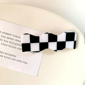 Checkered black and white hair clip wavy design